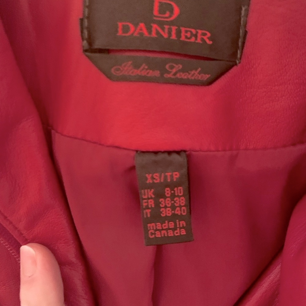 Danier deep red XS leather blazer - Picture 12 of 15